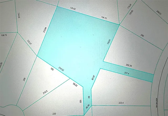 a view of a back yard