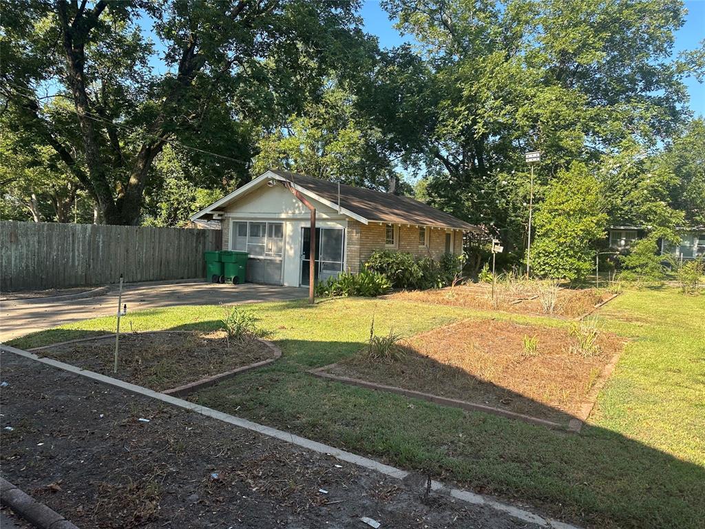 2276 Main Street Haynesville, LA 71038 - Photo 3 of 22 a view of house with swimming pool