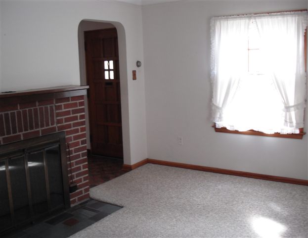 1737 Roslyn Road Grosse Pointe, MI 48236 - Photo 12 of 17 31096692-11.JPG