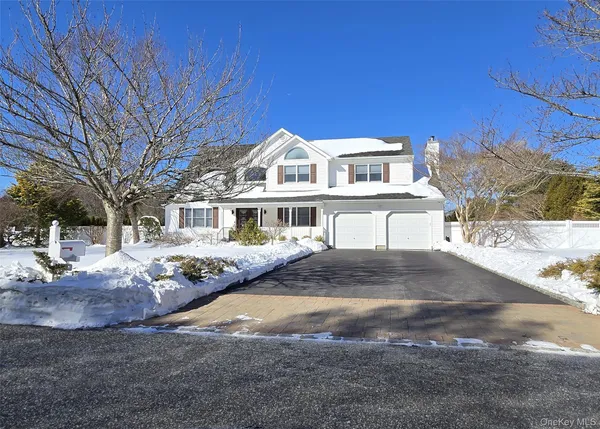$999,000 | 11 Simpson Gate, Manorville, NY 11949