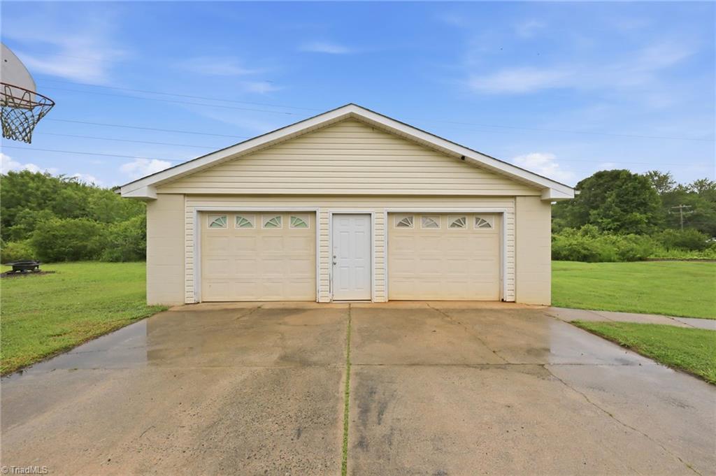 404 Glen Raven Road Burlington, NC 27217 - Photo 21 of 33