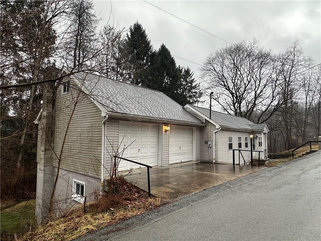 154 Ashbaugh Road Jeannette, PA 15644 - Photo 3 of 22