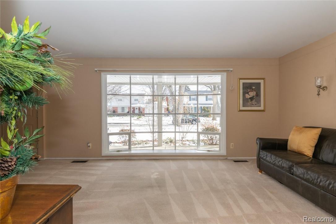 32403 Woody Road Fraser, MI 48026 - Photo 5 of 28 06_DSC_3318_mls.jpg