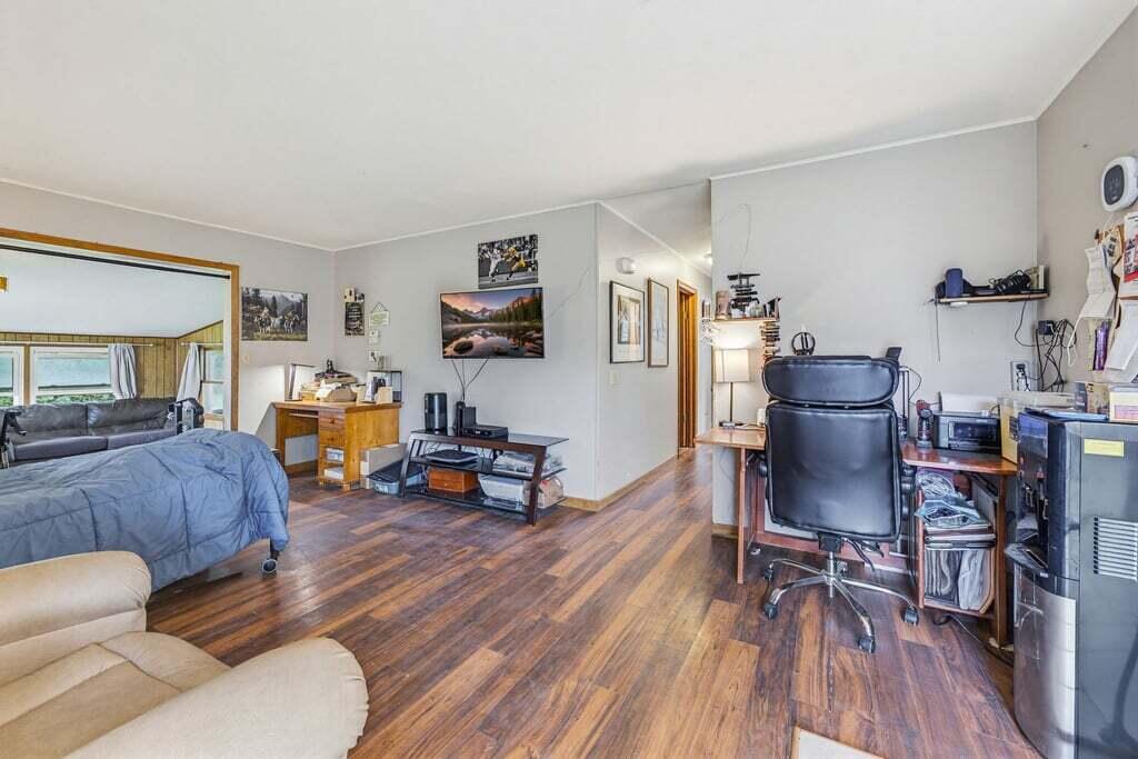 325 Summer Street Delavan, WI 53115 - Photo 7 of 42 Living room