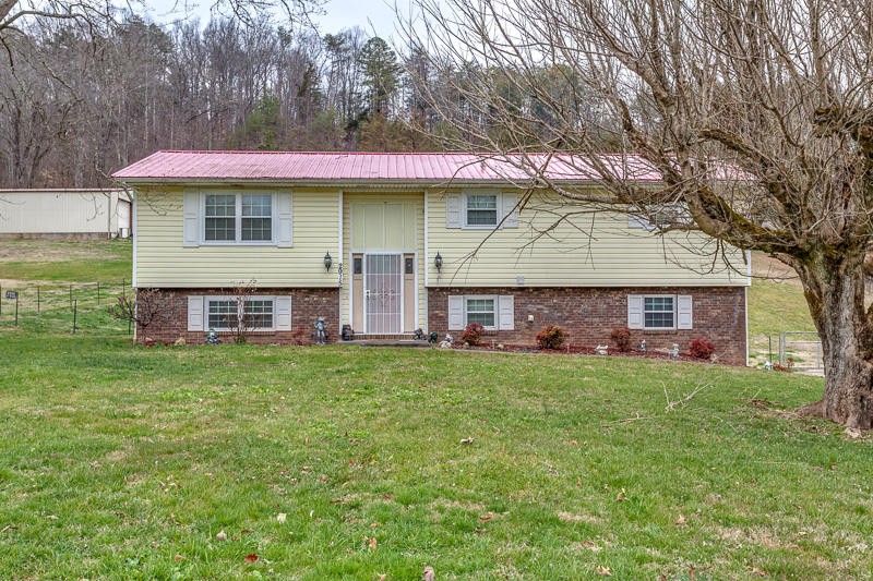 2915 East Raccoon Valley Drive Heiskell, TN 37754 - Photo 4 of 29 Gallery Image 4
