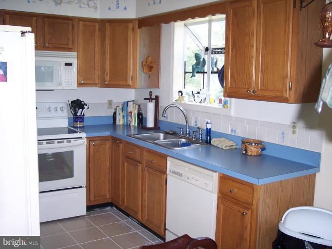 2305 Hunting Creek Road Huntingtown, MD 20639 - Photo 6 of 22 Kitchen