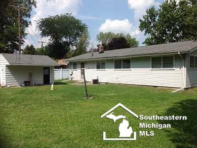 2629 Blue Bush Road Monroe, MI 48162 - Photo 3 of 25 20448020-2.JPG