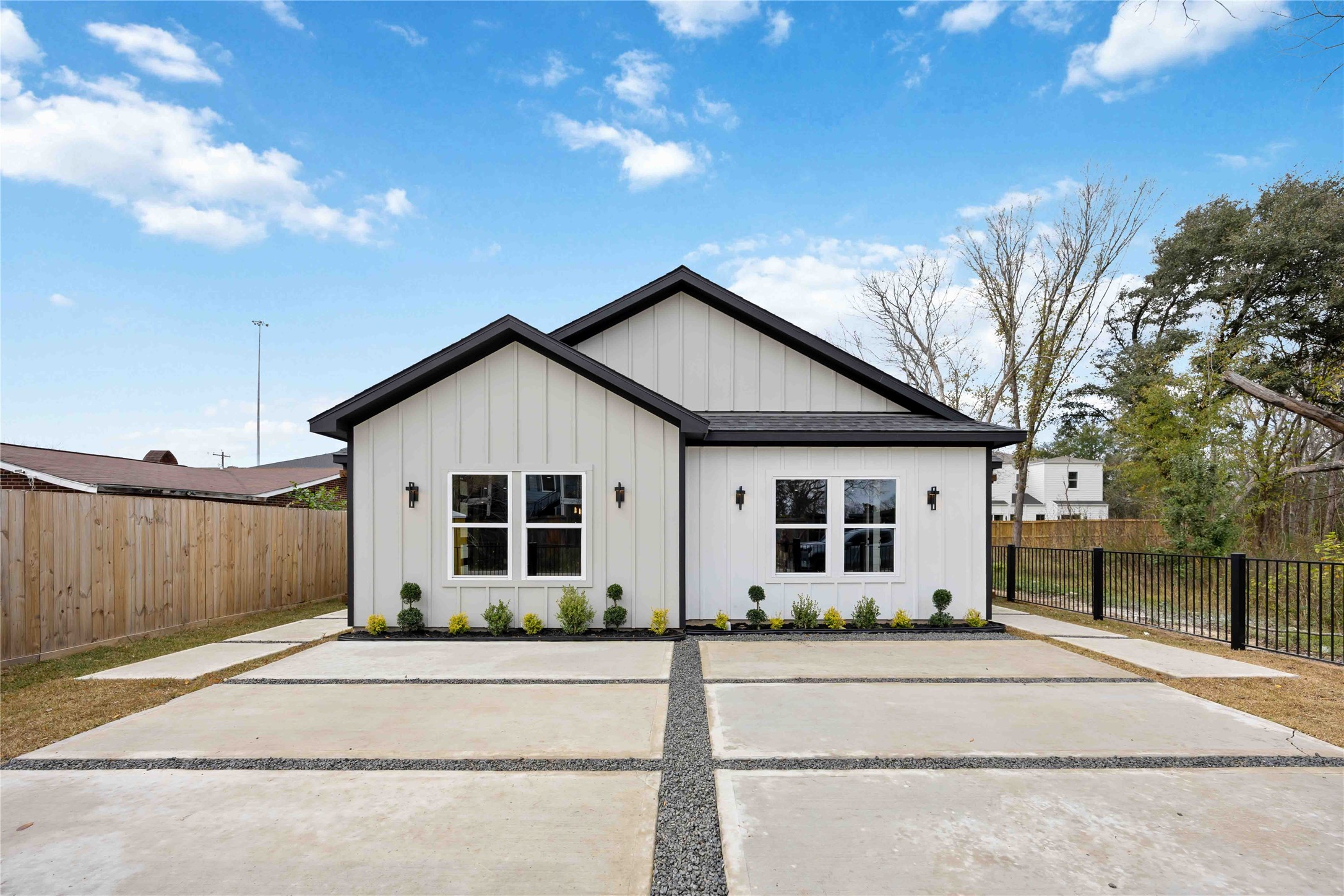 8310 Mariah Street, Unit A/B Houston, TX 77051 - Photo 2 of 36