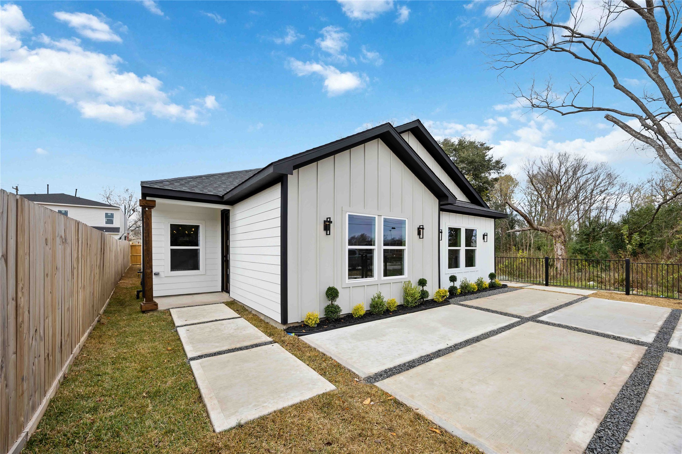 8310 Mariah Street, Unit A/B Houston, TX 77051 - Photo 4 of 36