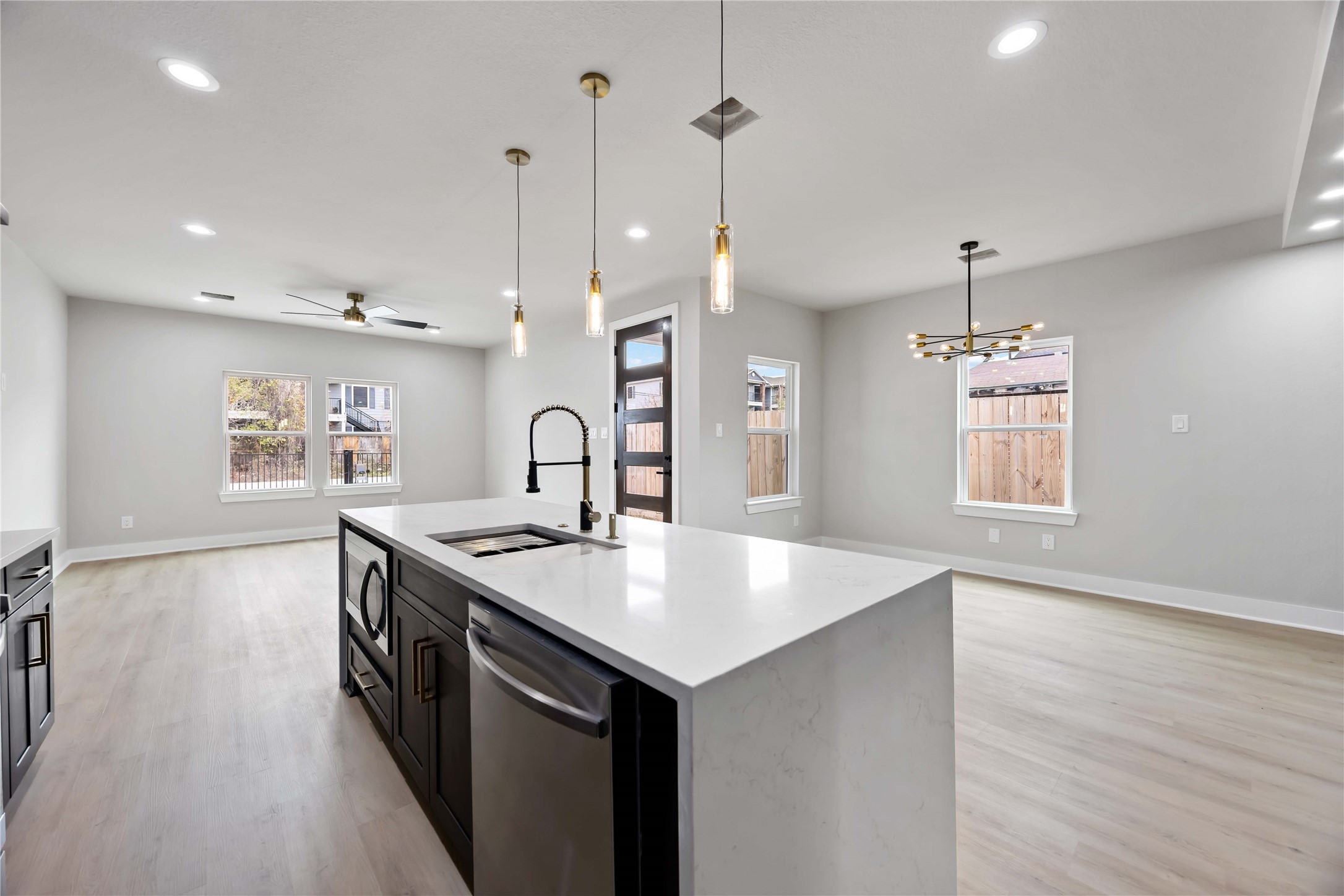 8310 Mariah Street, Unit A/B Houston, TX 77051 - Photo 9 of 36