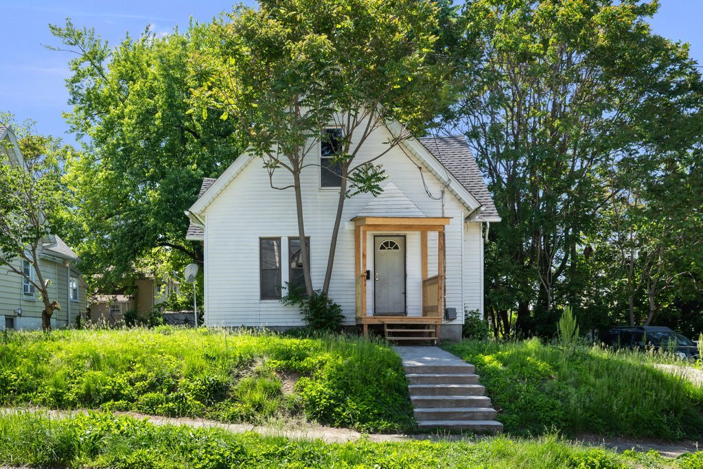 811 15th Street B Moline, IL 61265 - Photo 1 of 25