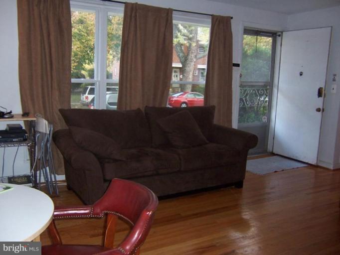 3811 Bancroft Road Baltimore, MD 21215 - Photo 5 of 6 Living Room