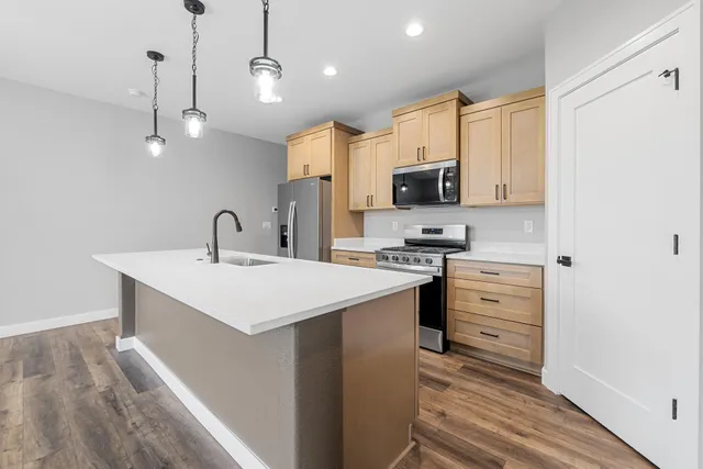 $2,495 | 1867 Woodland Way, Unit 4214, Slinger, WI 53086