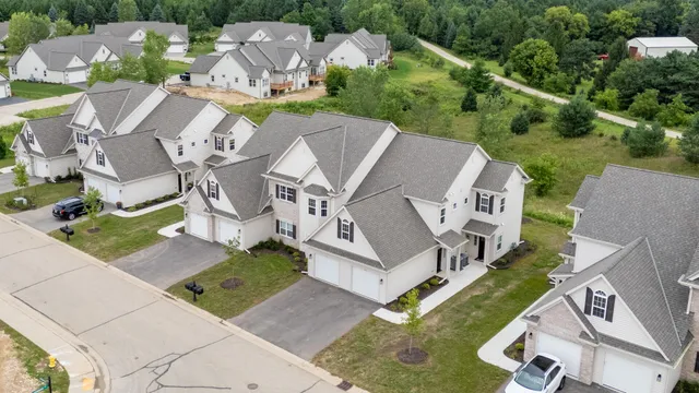 $2,495 | 1867 Woodland Way, Unit 4214, Slinger, WI 53086