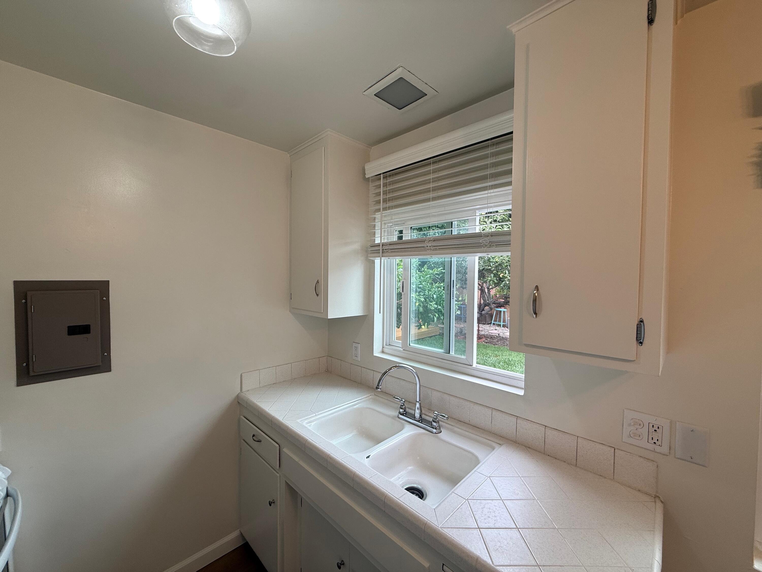 1808 Castillo Street, Unit E Santa Barbara, CA 93101 - Photo 7 of 19 IMG_1753