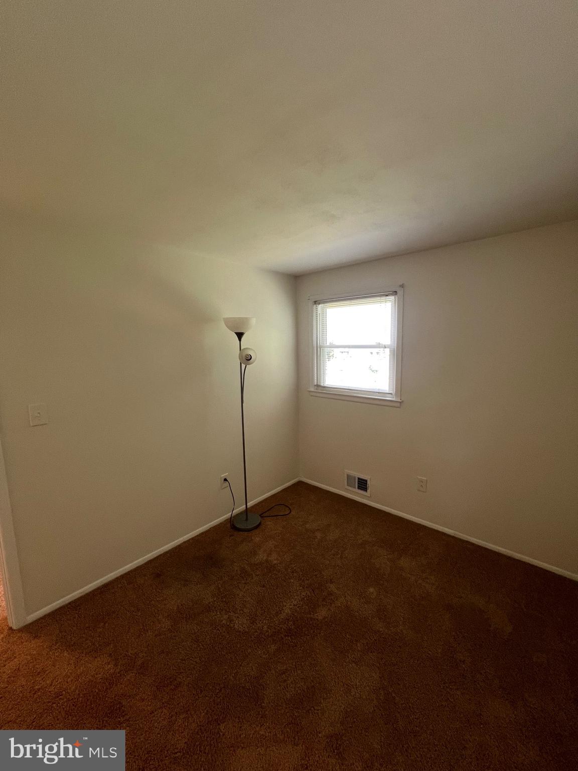 262 Evergreen Avenue, Unit 1 Hamilton, NJ 08619 - Photo 12 of 20 an empty room with a window