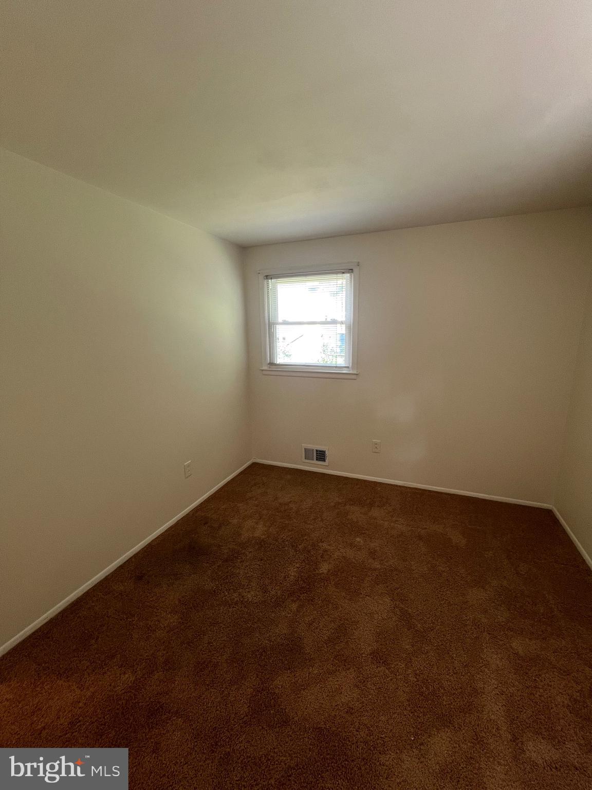 262 Evergreen Avenue, Unit 1 Hamilton, NJ 08619 - Photo 9 of 20 an empty room with a window