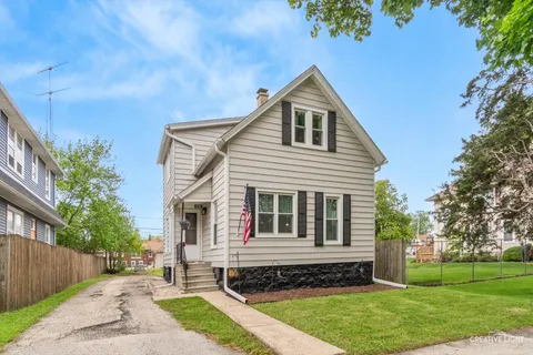 $240,000 | 921 Clement Street, Joliet, IL 60435