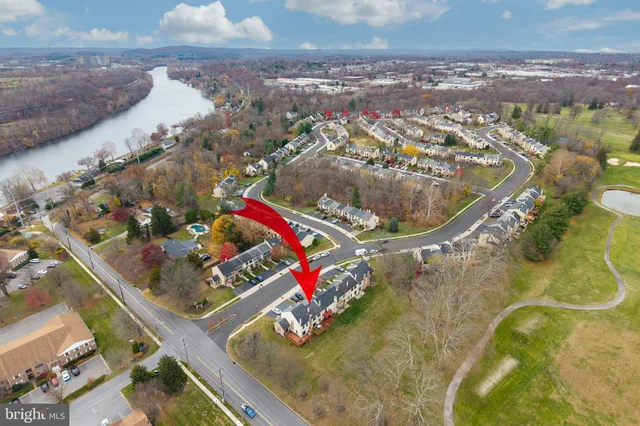 a picture of a room with mirror