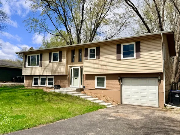 $349,000 | 2704 Myang Avenue, McHenry, IL 60050