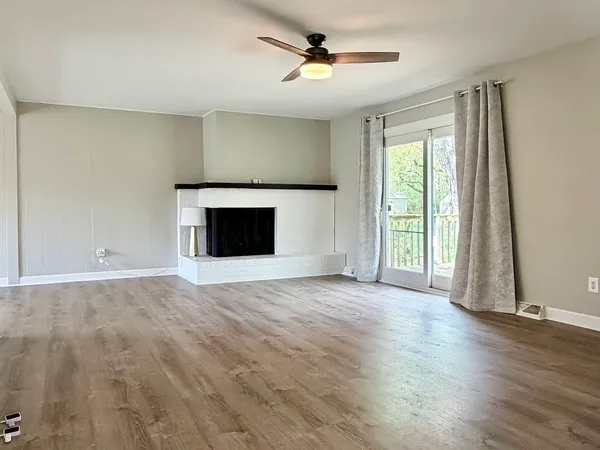 $349,000 | 2704 Myang Avenue, McHenry, IL 60050