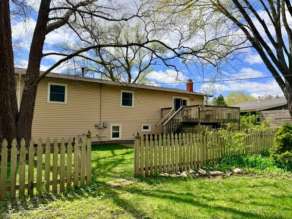 $349,000 | 2704 Myang Avenue, McHenry, IL 60050