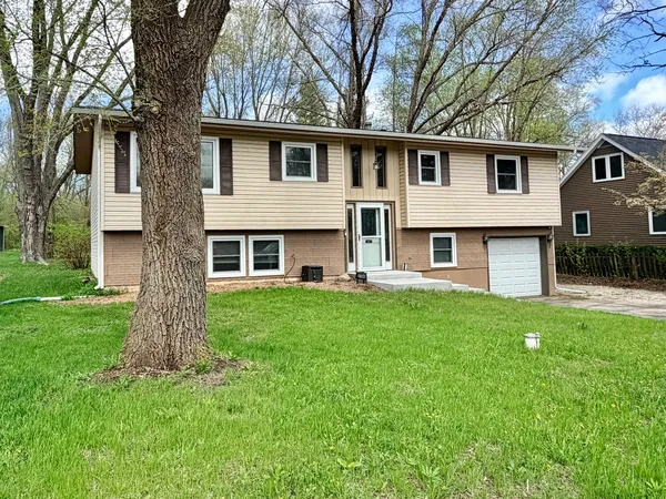 $349,000 | 2704 Myang Avenue, McHenry, IL 60050