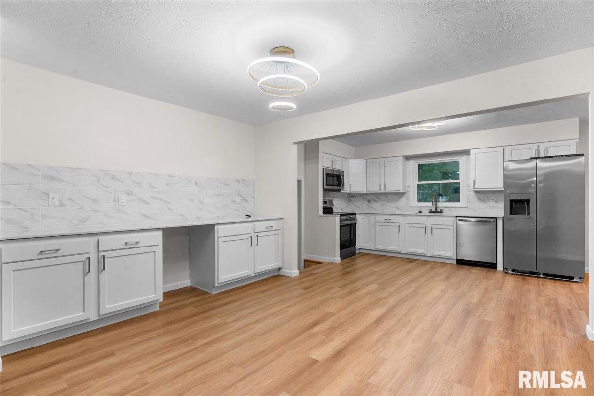 66 West Hazel Dell Lane Springfield, IL 62703 - Photo 10 of 39