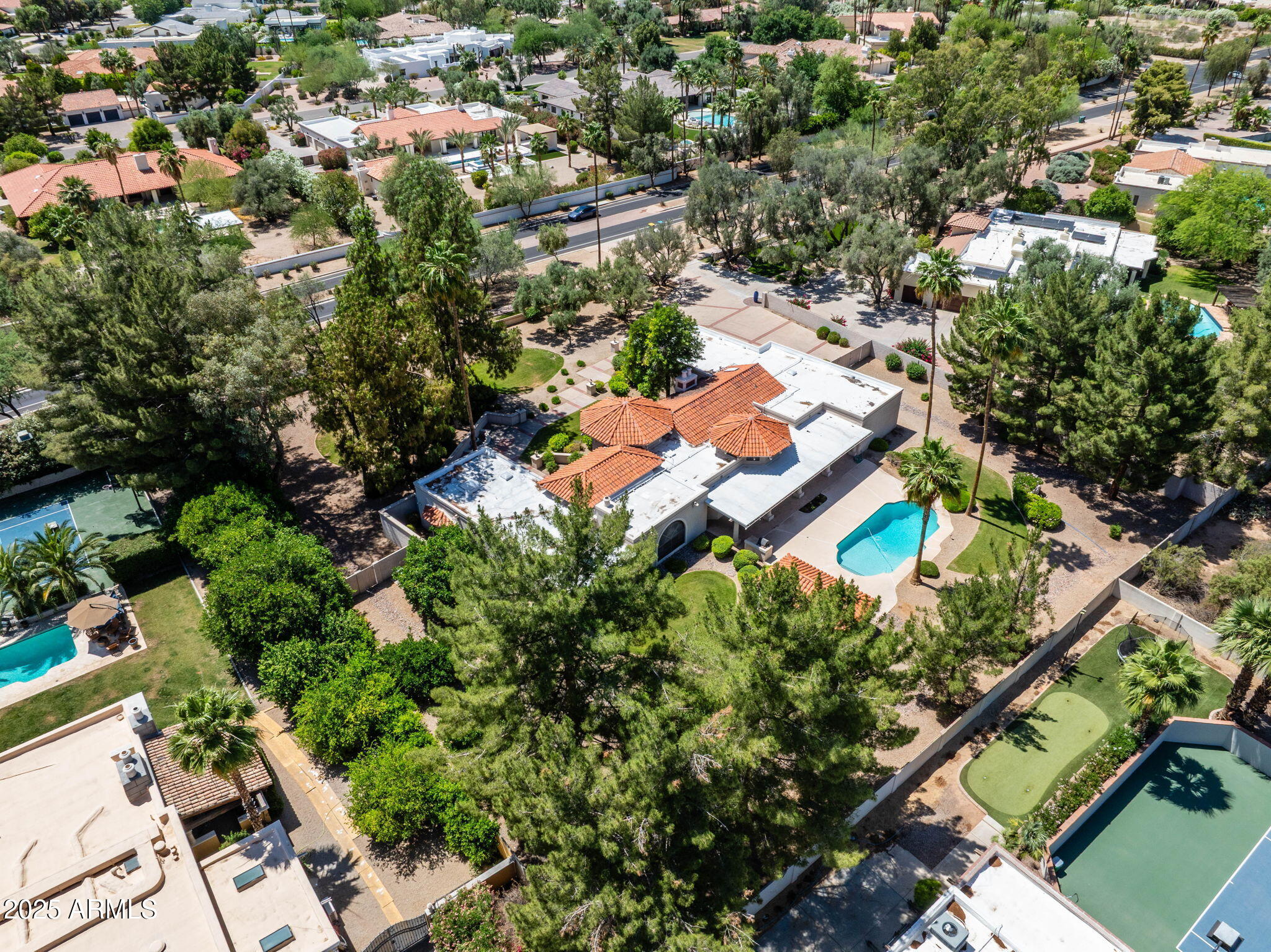 8815 North Invergordon Road Paradise Valley, AZ 85253 - Photo 21 of 22 an aerial view of residential houses with outdoor space and trees
