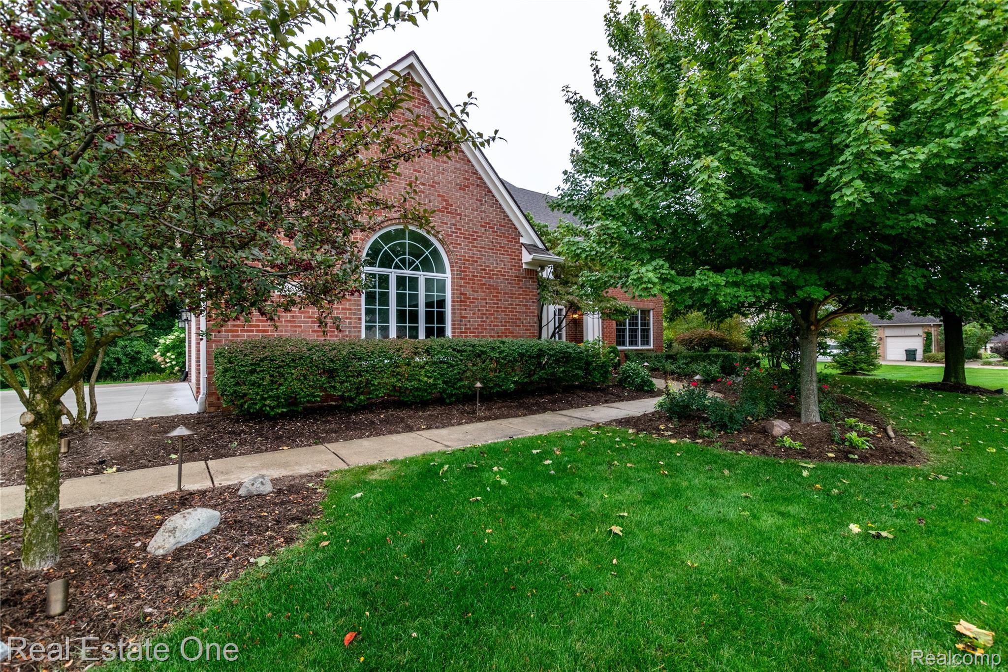 3959 Kaeleaf Road Lake Orion, MI 48360 - Photo 4 of 43 3959KaeleafRd-8.jpg