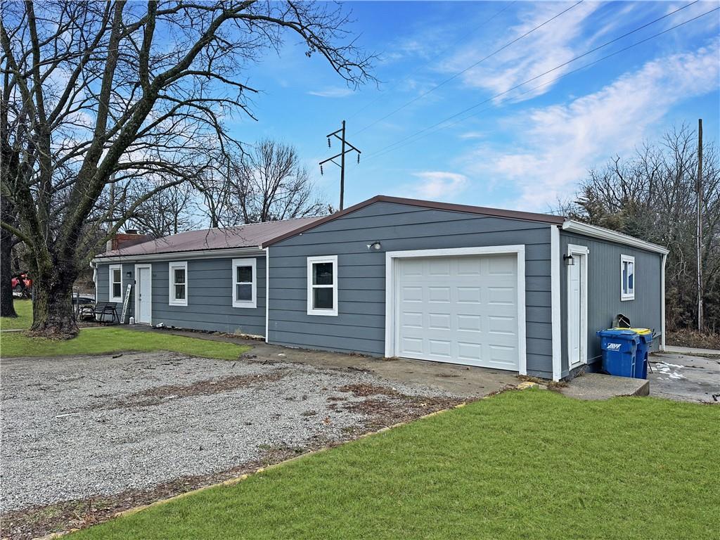 941 North Jesse James Rd