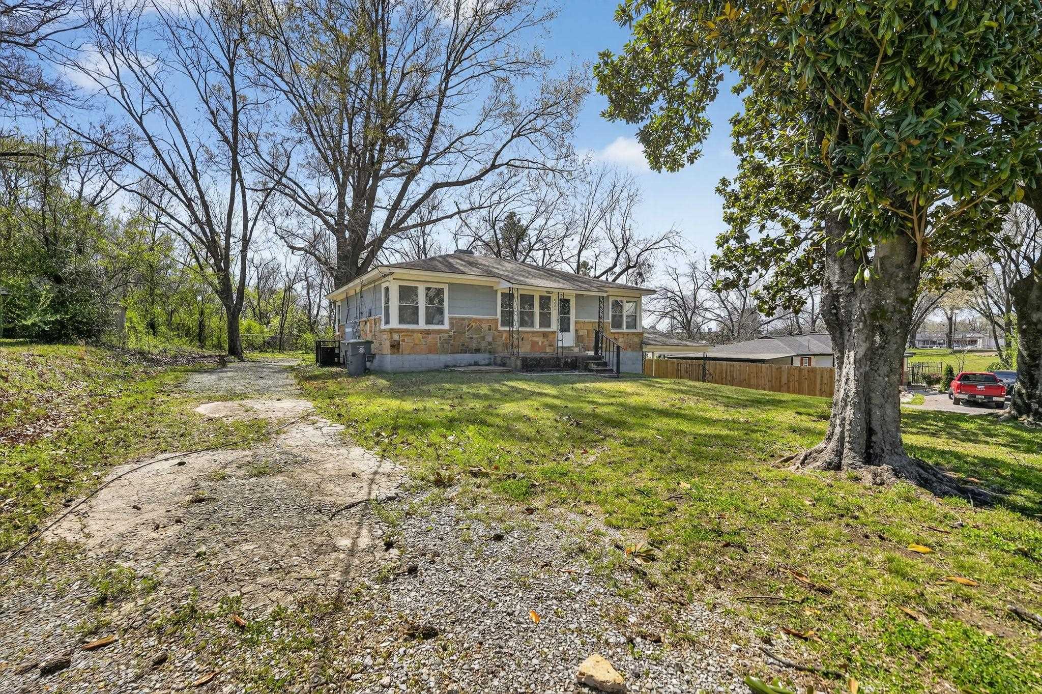 4033 Clearpool Circle Road Memphis, TN 38118 - Photo 3 of 34