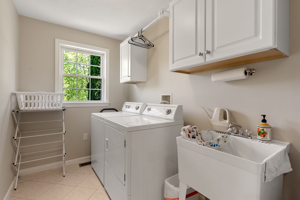 7 Brook Hill Road Sturbridge, MA 01518 - Photo 25 of 41 a utility room with closet dryer and washer