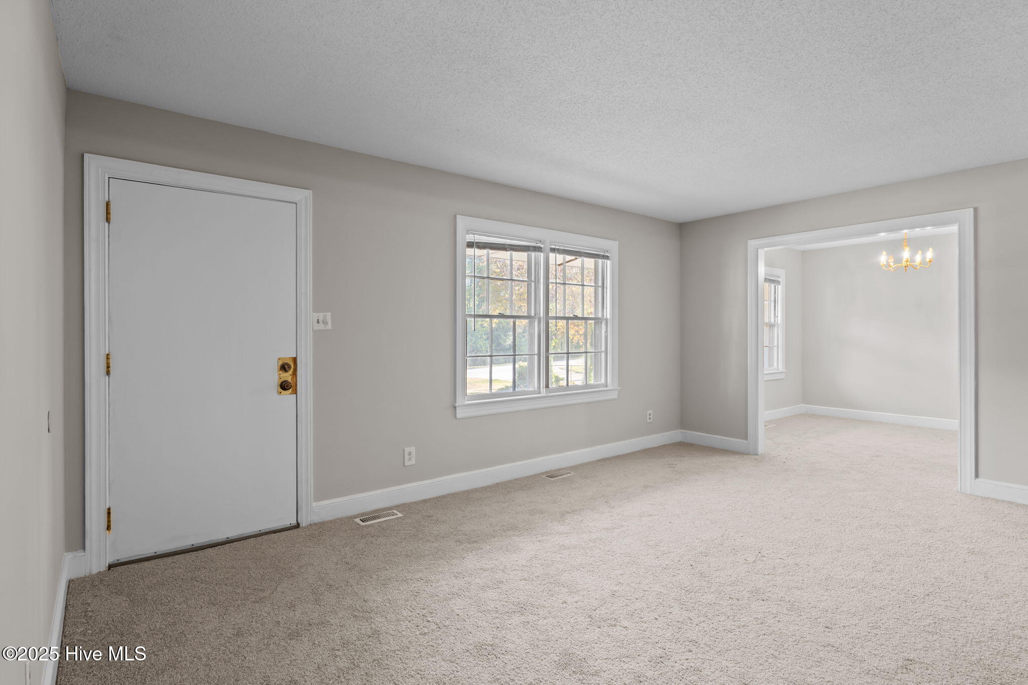 627 Greyson Road Rocky Mount, NC 27804 - Photo 4 of 32 Living Room