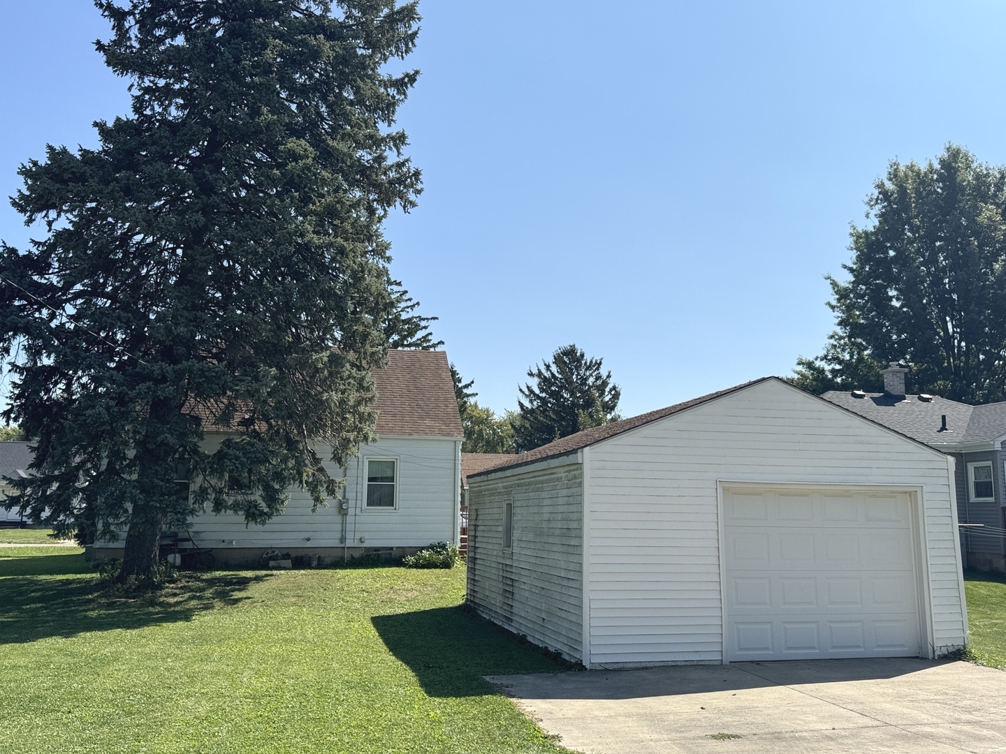 836 North 11th Street Rochelle, IL 61068 - Photo 3 of 11 a view of a house with a yard