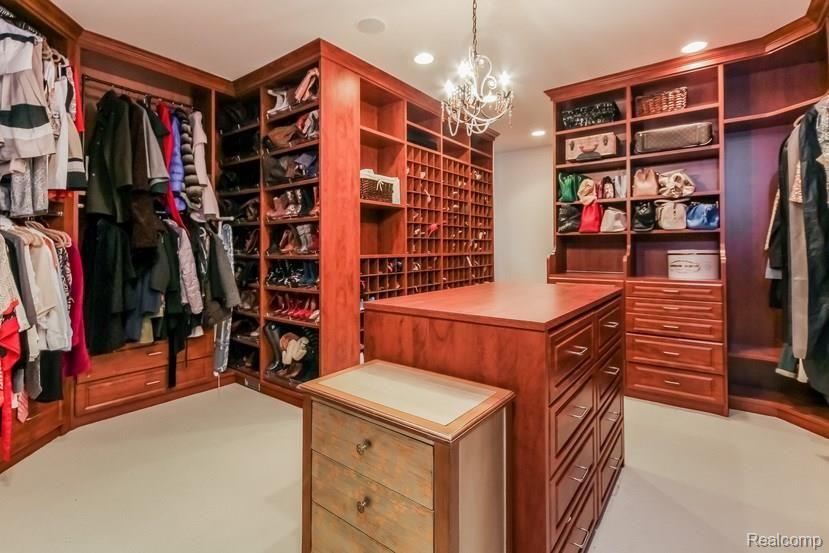 4355 Hickory Ridge Plymouth, MI 48170 - Photo 23 of 88 035-Walk_In_Closet-1301060-mls.jpg