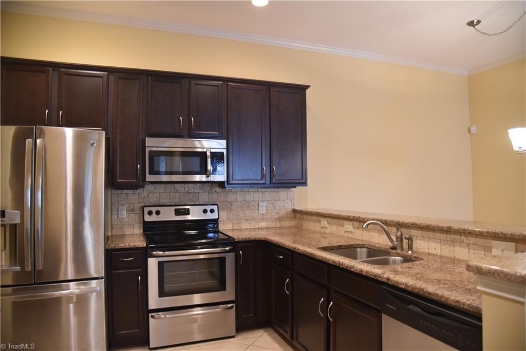4246 Plantation Ridge Lane Greensboro, NC 27409 - Photo 10 of 30 Kitchen 3