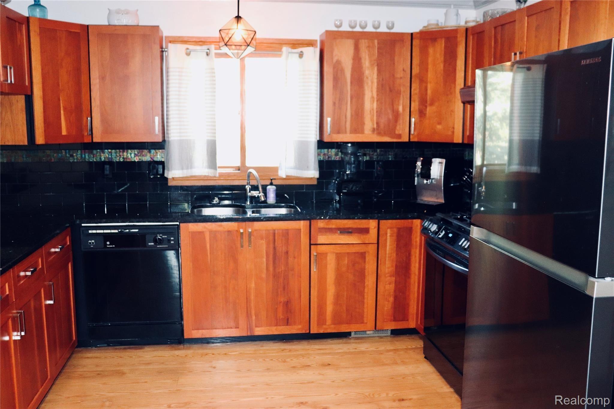 2184 Rochelle Park Drive Rochester, MI 48309 - Photo 13 of 75 IMG_1904.jpeg