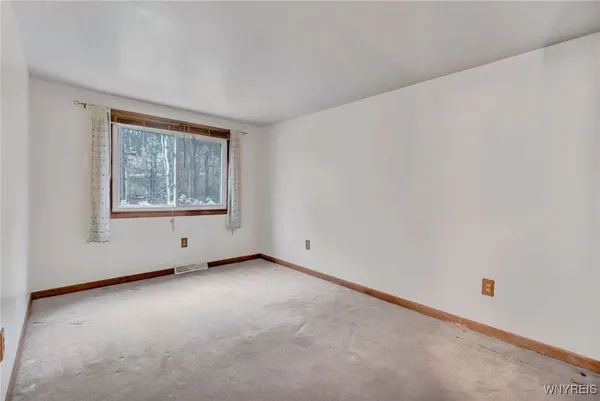 $285,000 | 13340 Ward Road, Holland, NY 14080