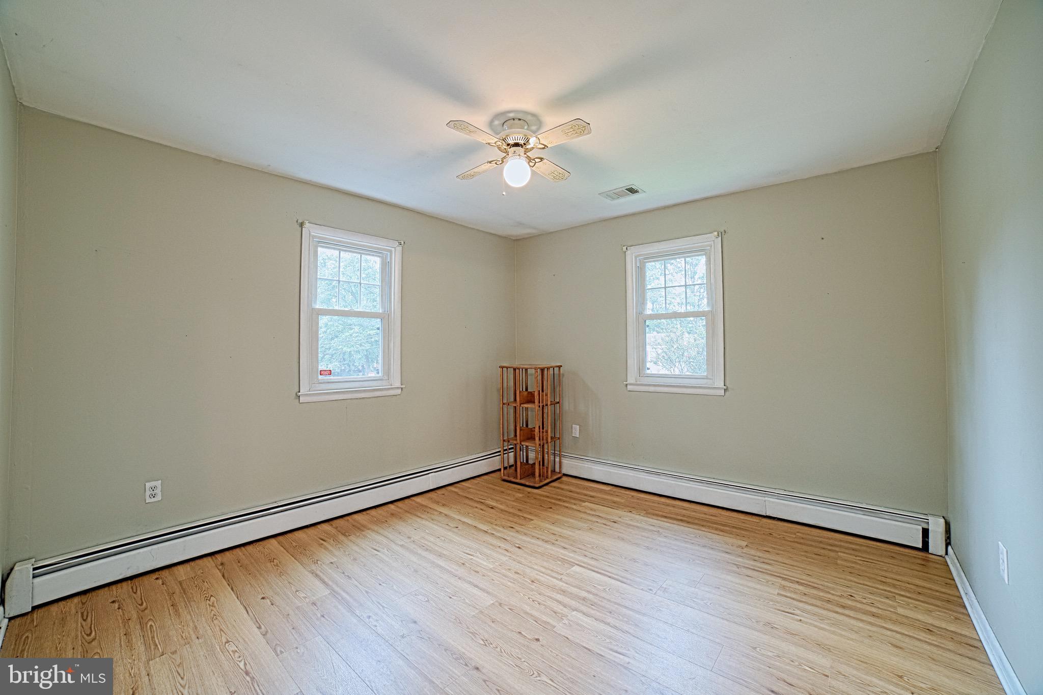 102 Boxwood Road Annapolis, MD 21403 - Photo 23 of 40 Bedroom 2