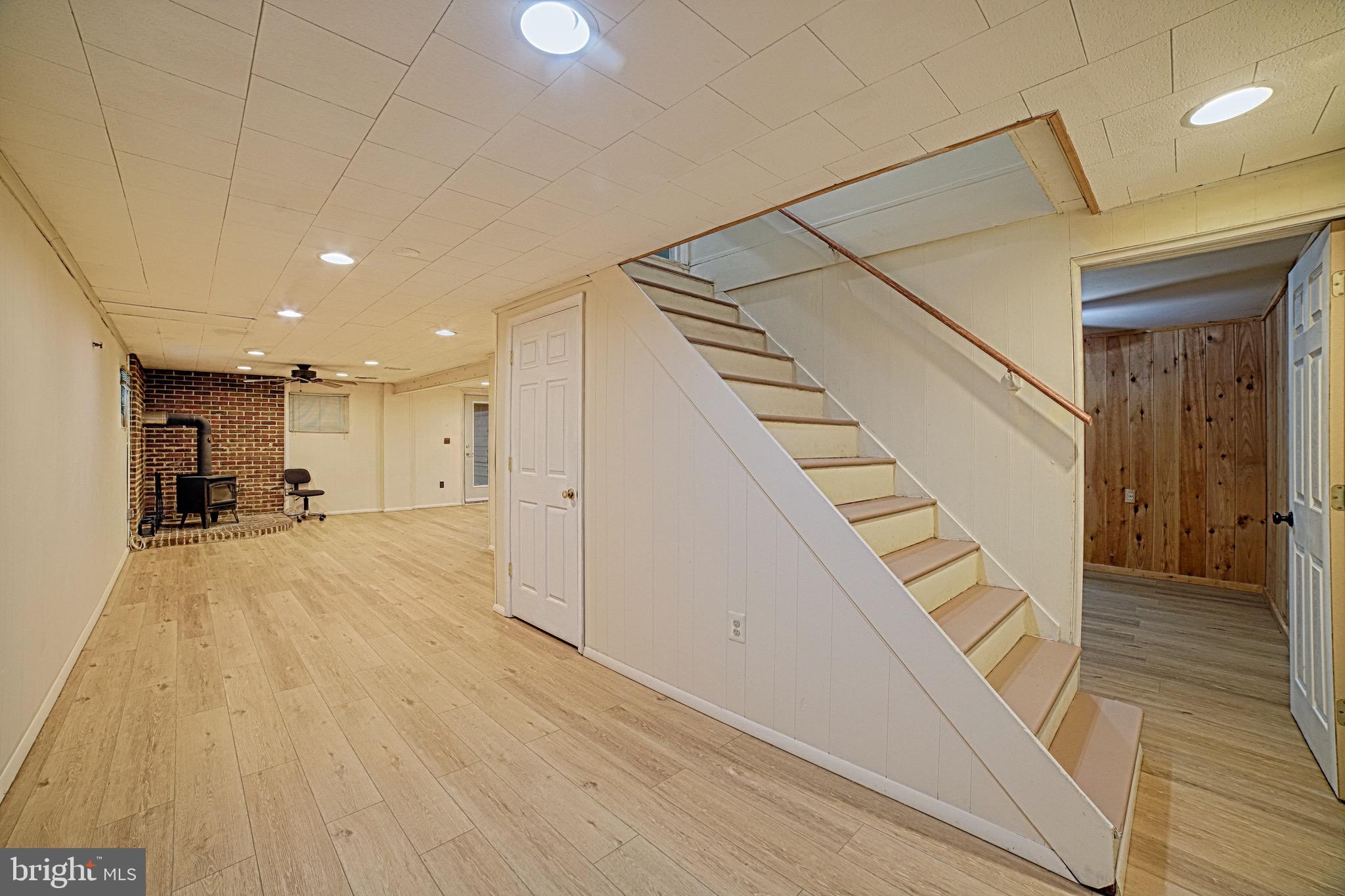 102 Boxwood Road Annapolis, MD 21403 - Photo 26 of 40 Stairs to Lower Level