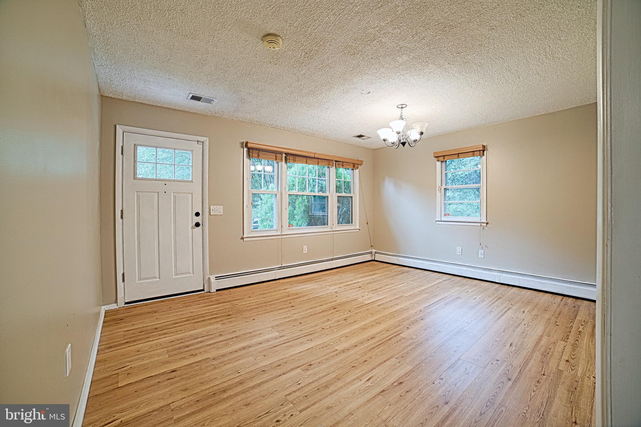 102 Boxwood Road Annapolis, MD 21403 - Photo 10 of 40 Living Room