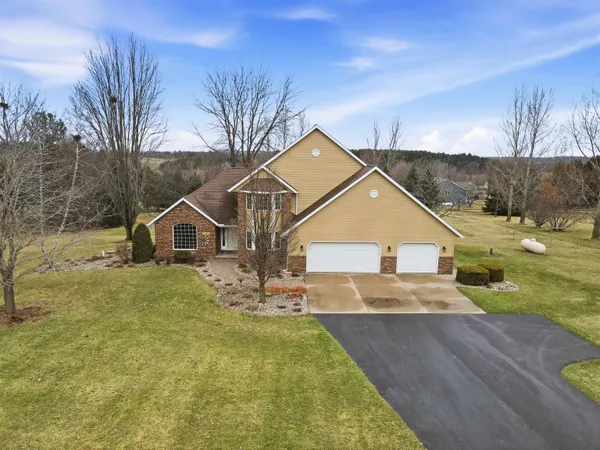 $550,000 | W10058 Woodhaven Lane, Hortonville, WI 54944