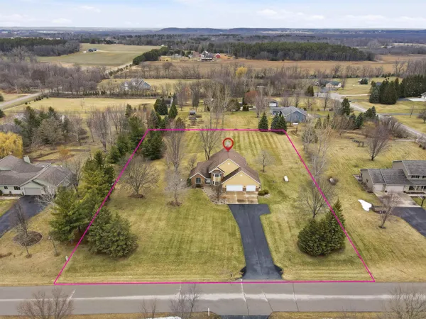 $550,000 | W10058 Woodhaven Lane, Hortonville, WI 54944