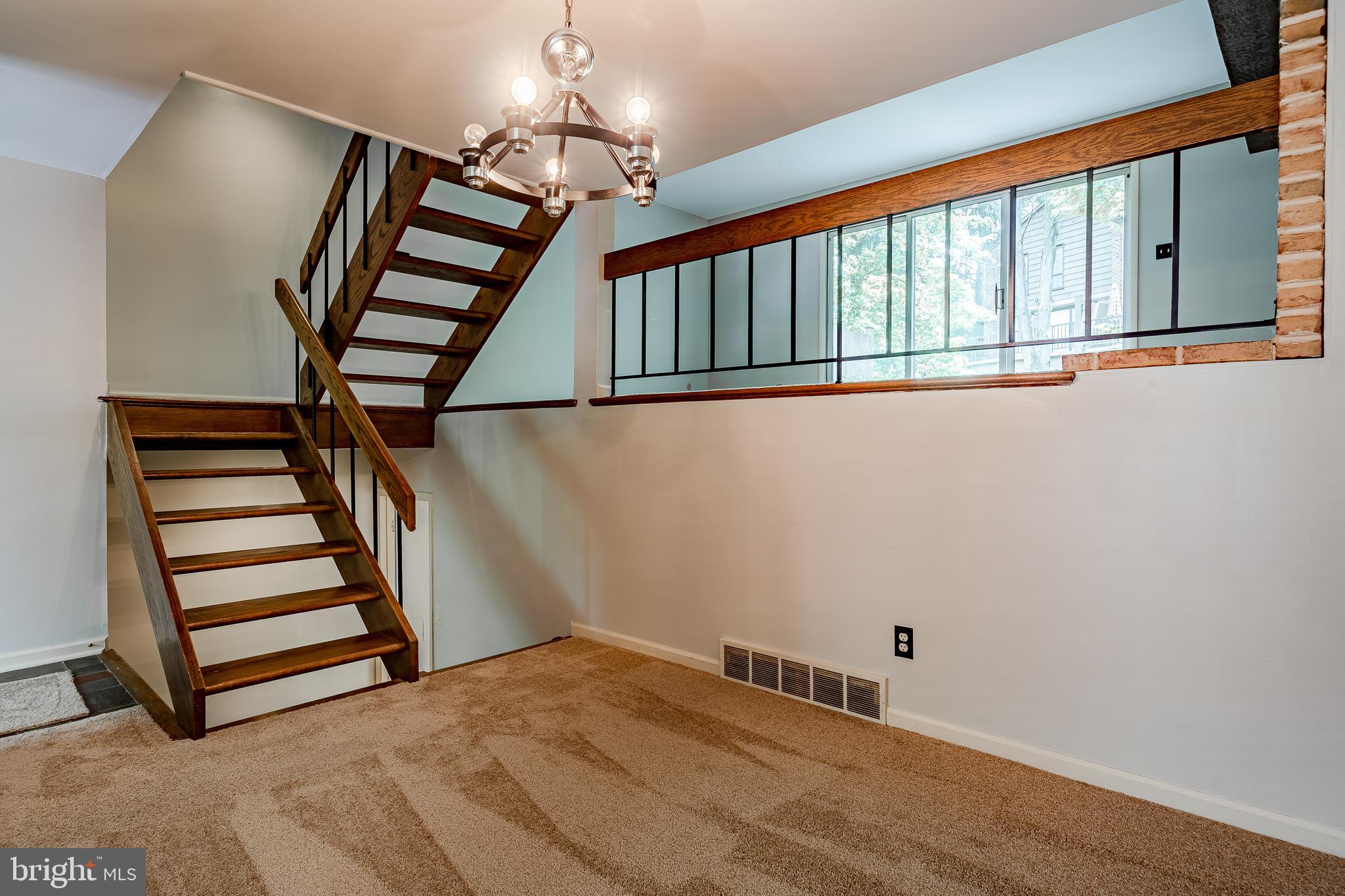 32 Pinehurst Court Reading, PA 19607 - Photo 2 of 23 Gallery Image 2