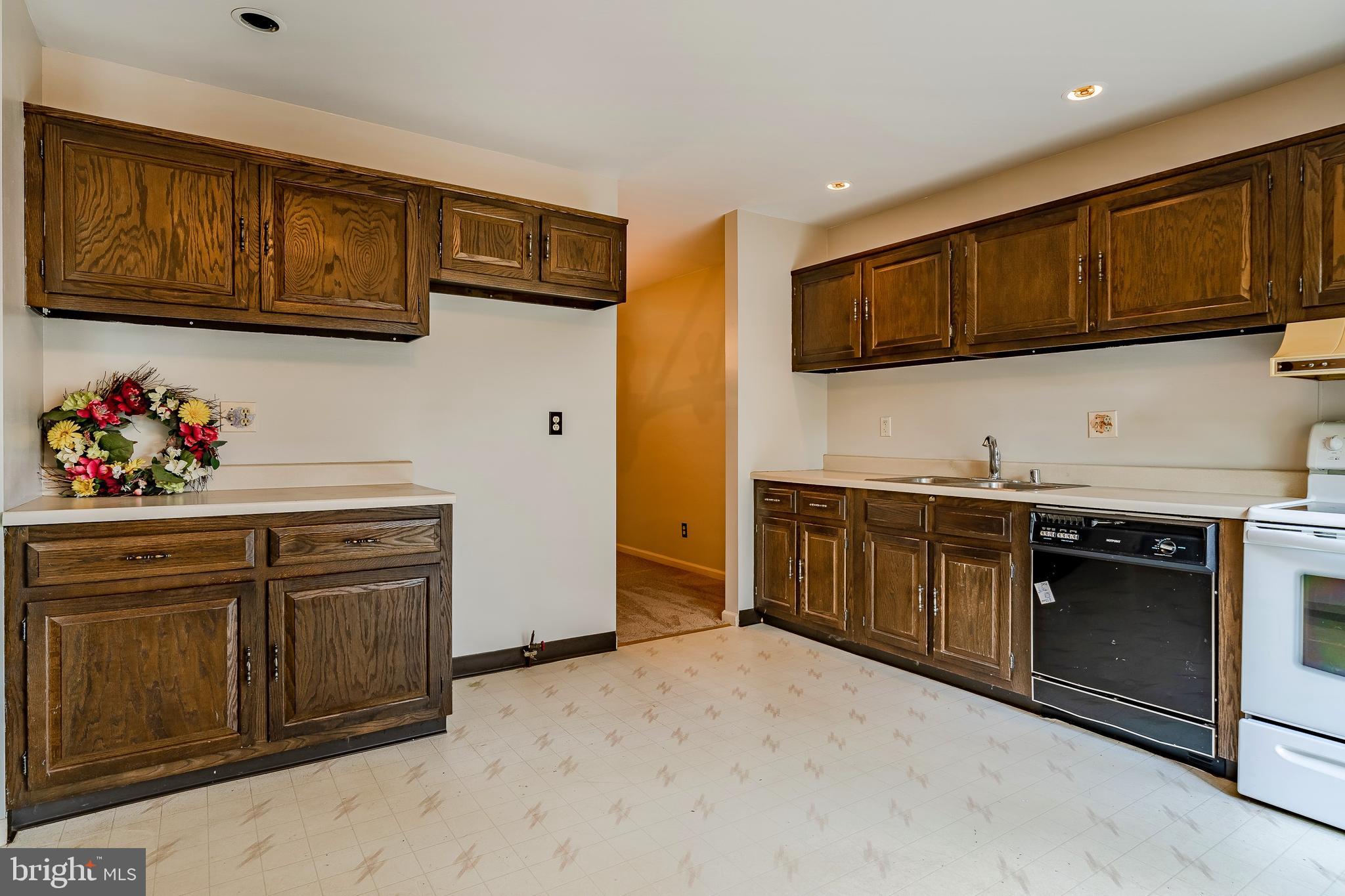 32 Pinehurst Court Reading, PA 19607 - Photo 7 of 23 Gallery Image 7