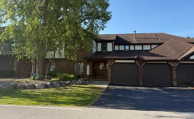 $279,900 | 5015 Spinnaker Lane, Unit C, Crown Point, IN 46307