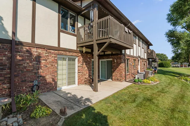 $279,900 | 5015 Spinnaker Lane, Unit C, Crown Point, IN 46307