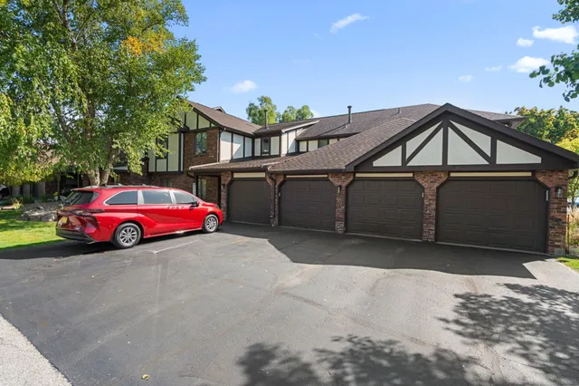 $279,900 | 5015 Spinnaker Lane, Unit C, Crown Point, IN 46307