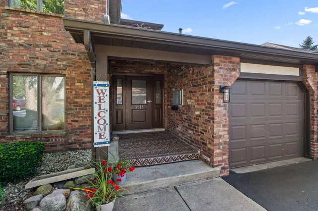 $279,900 | 5015 Spinnaker Lane, Unit C, Crown Point, IN 46307